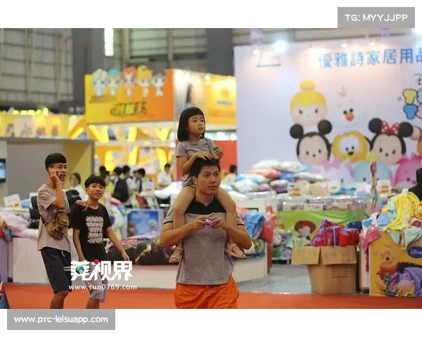 全运会志愿者穿卡通拳套服引导，小朋友争相合影冲上热搜